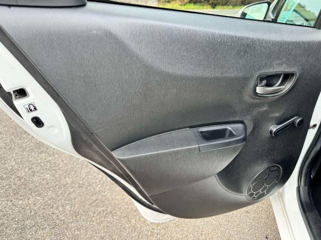 Toyota Yaris 1.5 VVT-i Hybrid Icon+ 5dr CVT Hatchback Petrol / Electric Hybrid White