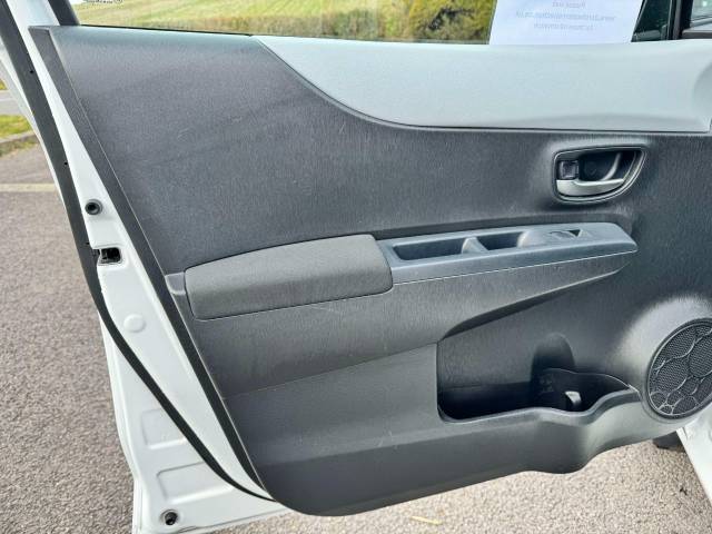 Toyota Yaris 1.5 VVT-i Hybrid Icon+ 5dr CVT Hatchback Petrol / Electric Hybrid White