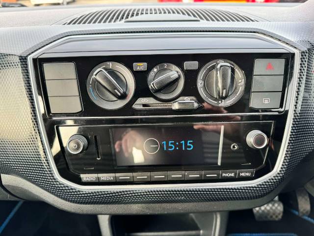 Volkswagen Up 1.0 Move Up 5dr ASG Hatchback Petrol White
