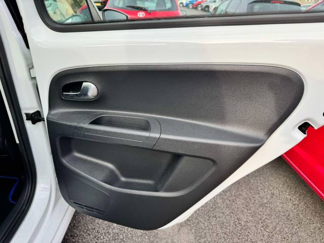 Volkswagen Up 1.0 Move Up 5dr ASG Hatchback Petrol White
