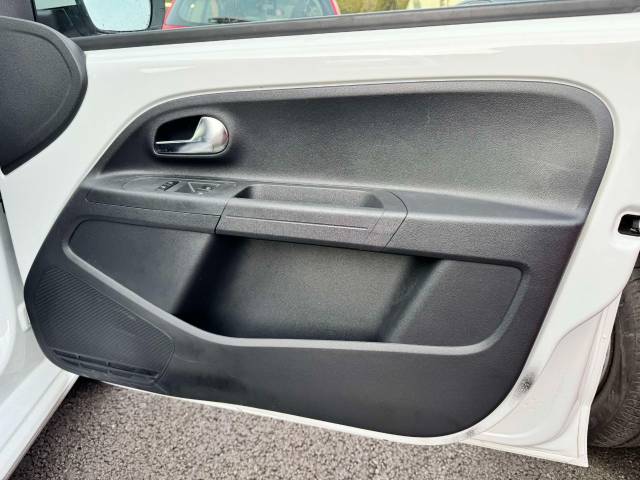 Volkswagen Up 1.0 Move Up 5dr ASG Hatchback Petrol White