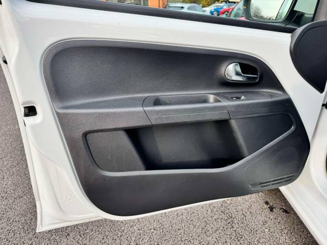 Volkswagen Up 1.0 Move Up 5dr ASG Hatchback Petrol White
