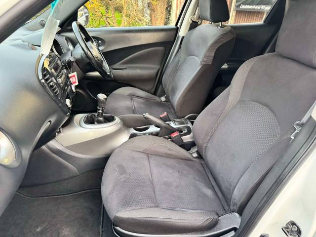 Nissan Juke 1.5 dCi Acenta 5dr [Sport Pack] Hatchback Diesel White