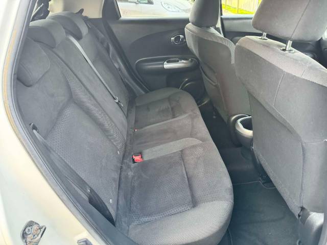 Nissan Juke 1.5 dCi Acenta 5dr [Sport Pack] Hatchback Diesel White
