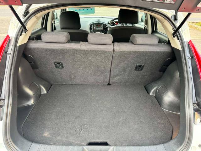 Nissan Juke 1.5 dCi Acenta 5dr [Sport Pack] Hatchback Diesel White