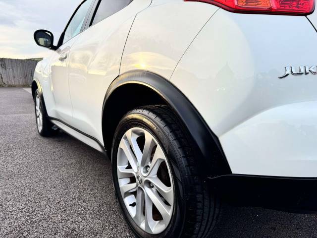 Nissan Juke 1.5 dCi Acenta 5dr [Sport Pack] Hatchback Diesel White