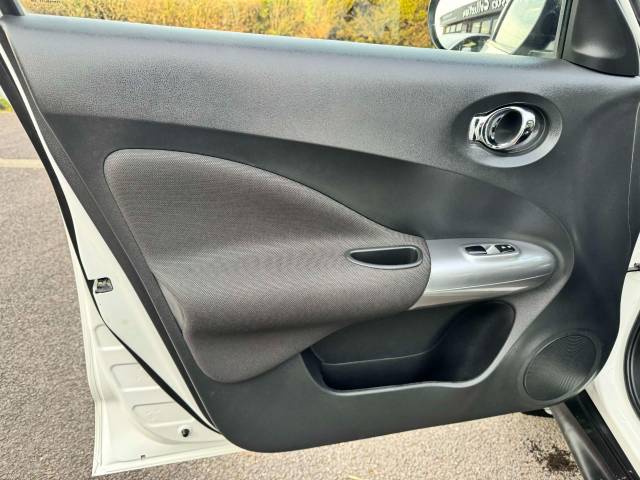 Nissan Juke 1.5 dCi Acenta 5dr [Sport Pack] Hatchback Diesel White