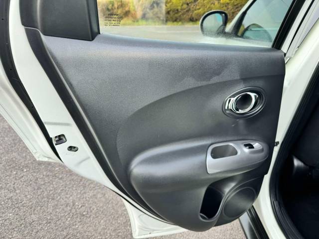 Nissan Juke 1.5 dCi Acenta 5dr [Sport Pack] Hatchback Diesel White