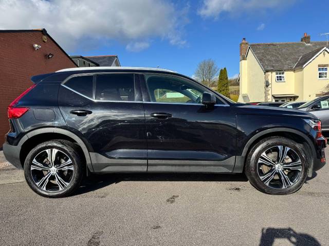 Volvo XC40 2.0 B4P Inscription Pro 5dr Auto Estate Petrol Black