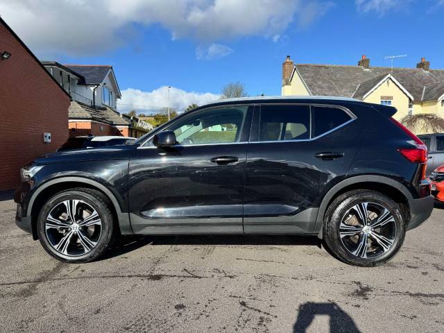 Volvo XC40 2.0 B4P Inscription Pro 5dr Auto Estate Petrol Black