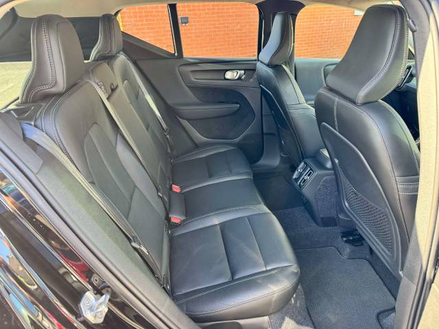 Volvo XC40 2.0 B4P Inscription Pro 5dr Auto Estate Petrol Black