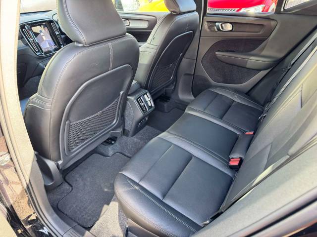 Volvo XC40 2.0 B4P Inscription Pro 5dr Auto Estate Petrol Black