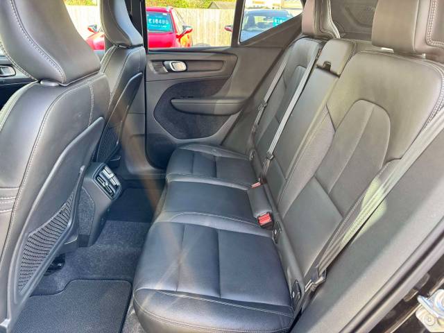 Volvo XC40 2.0 B4P Inscription Pro 5dr Auto Estate Petrol Black