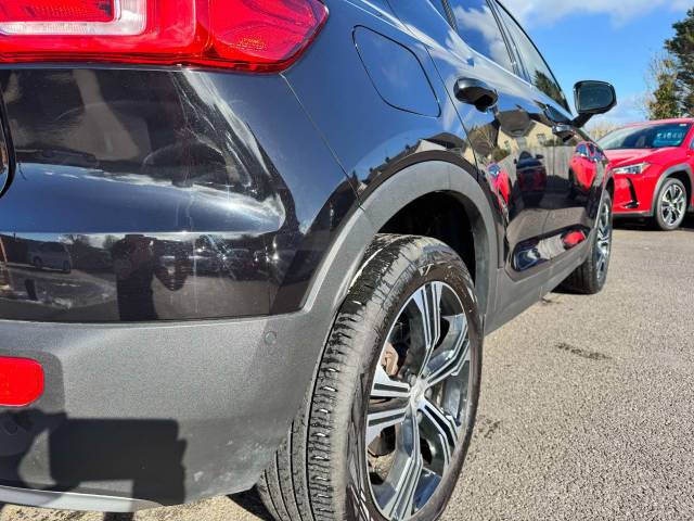 Volvo XC40 2.0 B4P Inscription Pro 5dr Auto Estate Petrol Black