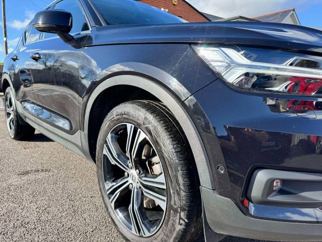 Volvo XC40 2.0 B4P Inscription Pro 5dr Auto Estate Petrol Black