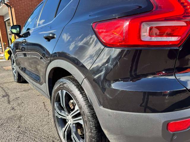 Volvo XC40 2.0 B4P Inscription Pro 5dr Auto Estate Petrol Black