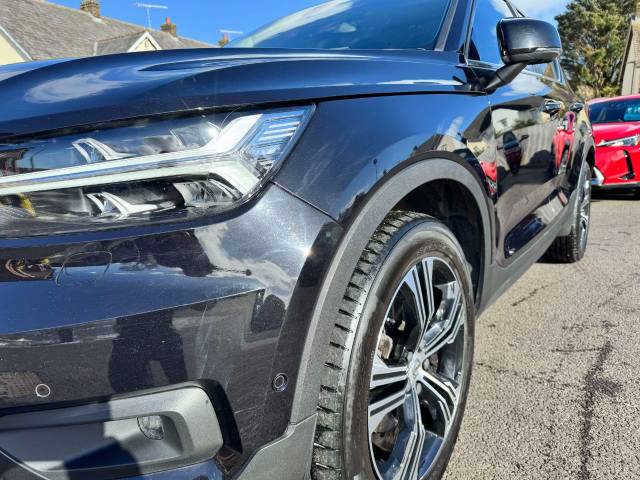 Volvo XC40 2.0 B4P Inscription Pro 5dr Auto Estate Petrol Black