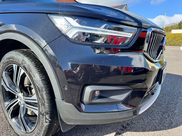 Volvo XC40 2.0 B4P Inscription Pro 5dr Auto Estate Petrol Black