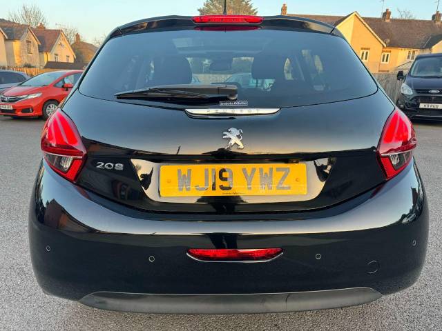 Peugeot 208 1.2 PureTech 82 Tech Edition 5dr [Start Stop] Hatchback Petrol Black