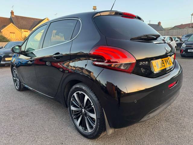Peugeot 208 1.2 PureTech 82 Tech Edition 5dr [Start Stop] Hatchback Petrol Black