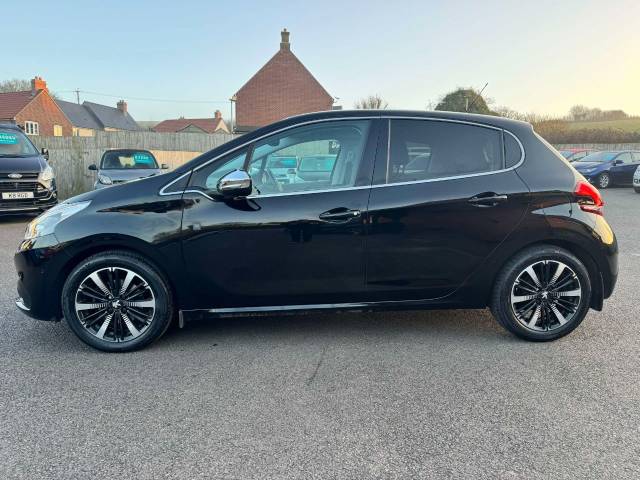 Peugeot 208 1.2 PureTech 82 Tech Edition 5dr [Start Stop] Hatchback Petrol Black