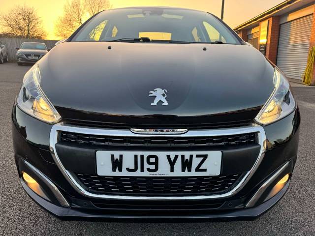 Peugeot 208 1.2 PureTech 82 Tech Edition 5dr [Start Stop] Hatchback Petrol Black