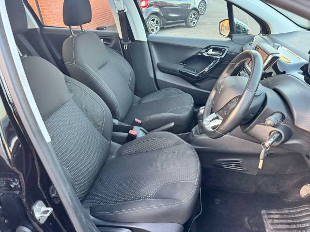Peugeot 208 1.2 PureTech 82 Tech Edition 5dr [Start Stop] Hatchback Petrol Black