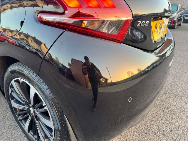 Peugeot 208 1.2 PureTech 82 Tech Edition 5dr [Start Stop] Hatchback Petrol Black