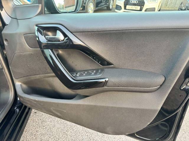 Peugeot 208 1.2 PureTech 82 Tech Edition 5dr [Start Stop] Hatchback Petrol Black