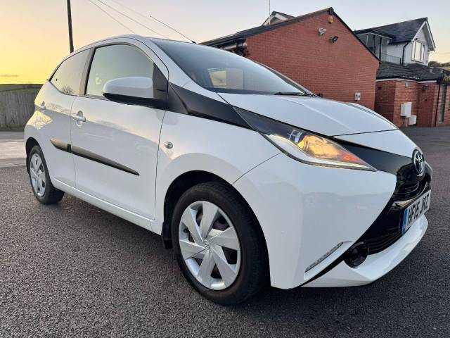 Toyota Aygo 1.0 VVT-i X-Play 5dr Hatchback Petrol White
