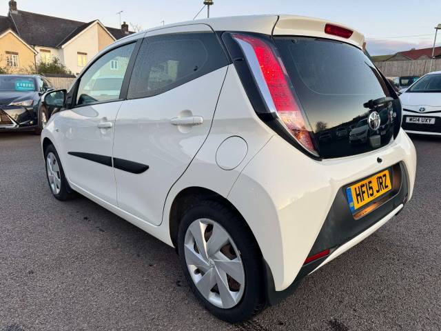 Toyota Aygo 1.0 VVT-i X-Play 5dr Hatchback Petrol White
