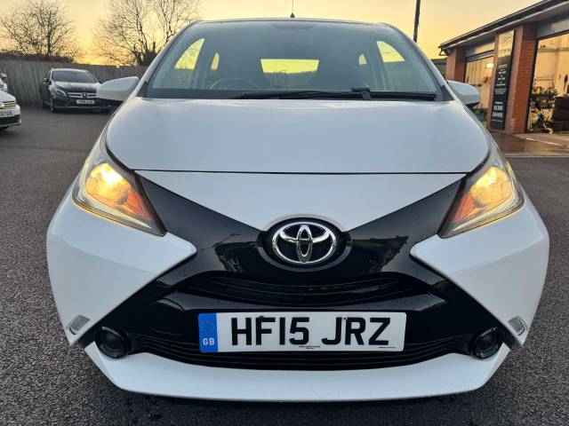 Toyota Aygo 1.0 VVT-i X-Play 5dr Hatchback Petrol White