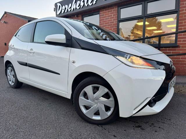 Toyota Aygo 1.0 VVT-i X-Play 5dr Hatchback Petrol White