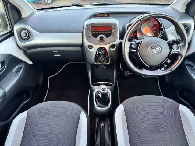 Toyota Aygo 1.0 VVT-i X-Play 5dr Hatchback Petrol White