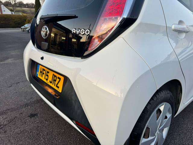 Toyota Aygo 1.0 VVT-i X-Play 5dr Hatchback Petrol White