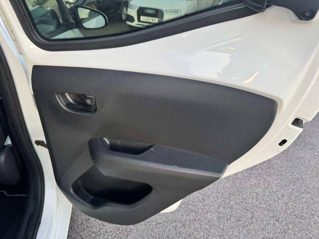 Toyota Aygo 1.0 VVT-i X-Play 5dr Hatchback Petrol White