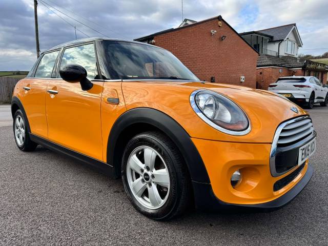 Mini Cooper 1.5 Cooper 5dr Auto Hatchback Petrol Orange