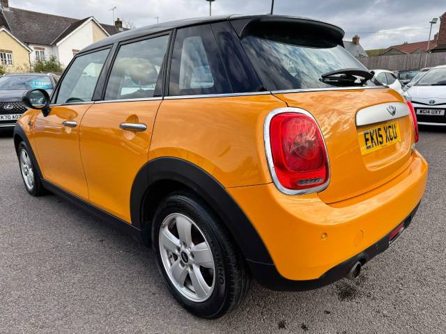 Mini Cooper 1.5 Cooper 5dr Auto Hatchback Petrol Orange
