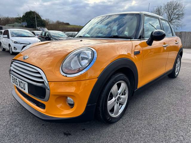Mini Cooper 1.5 Cooper 5dr Auto Hatchback Petrol Orange