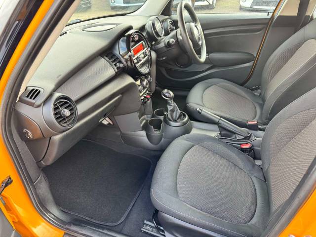 Mini Cooper 1.5 Cooper 5dr Auto Hatchback Petrol Orange