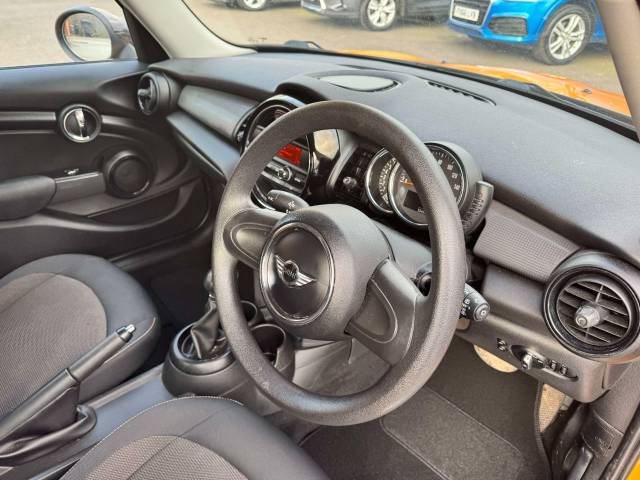 Mini Cooper 1.5 Cooper 5dr Auto Hatchback Petrol Orange