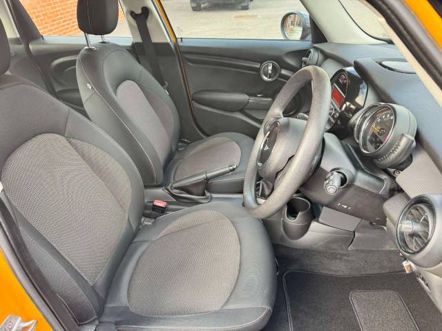 Mini Cooper 1.5 Cooper 5dr Auto Hatchback Petrol Orange