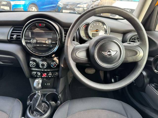Mini Cooper 1.5 Cooper 5dr Auto Hatchback Petrol Orange