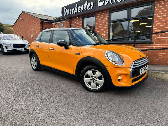 Mini Cooper 1.5 Cooper 5dr Auto Hatchback Petrol Orange