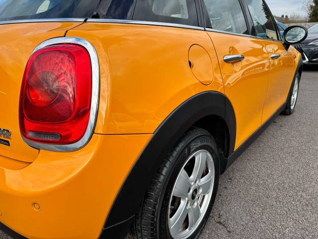 Mini Cooper 1.5 Cooper 5dr Auto Hatchback Petrol Orange