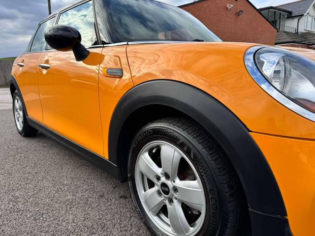 Mini Cooper 1.5 Cooper 5dr Auto Hatchback Petrol Orange