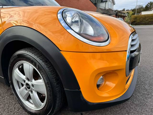 Mini Cooper 1.5 Cooper 5dr Auto Hatchback Petrol Orange