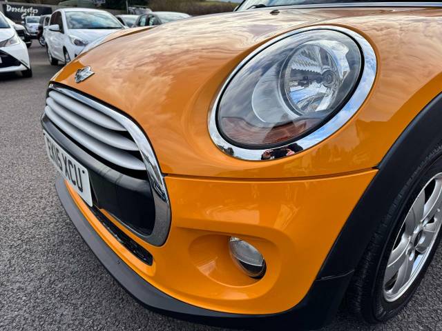 Mini Cooper 1.5 Cooper 5dr Auto Hatchback Petrol Orange