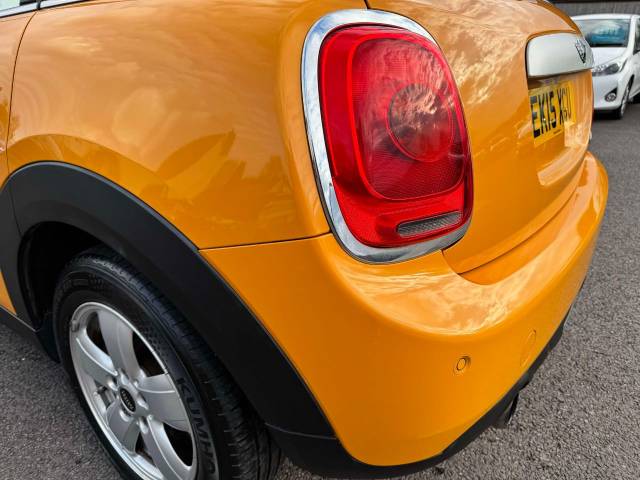 Mini Cooper 1.5 Cooper 5dr Auto Hatchback Petrol Orange