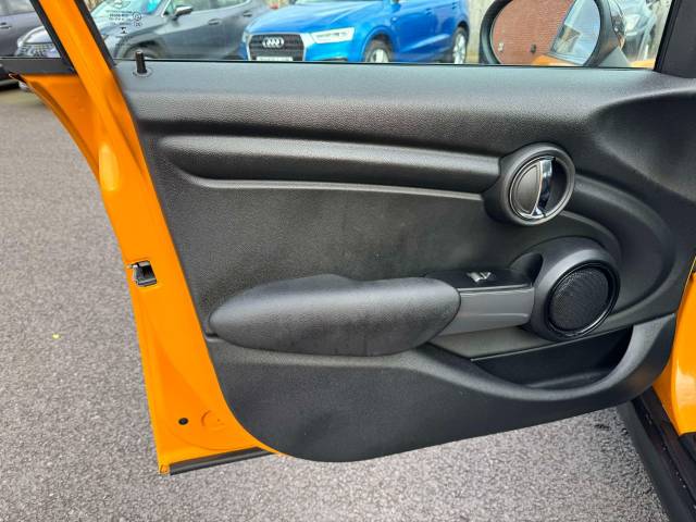 Mini Cooper 1.5 Cooper 5dr Auto Hatchback Petrol Orange